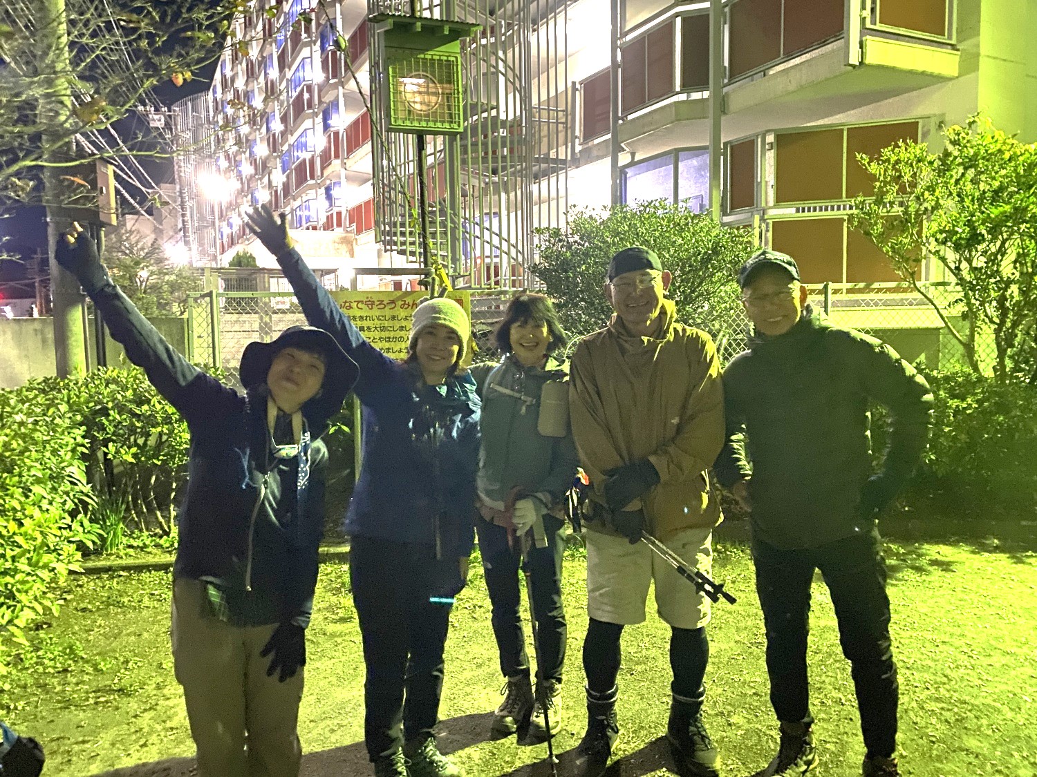 最終E班のゴールに立ち会う。外はもう真っ暗。でもみんな、ほんといい顔!